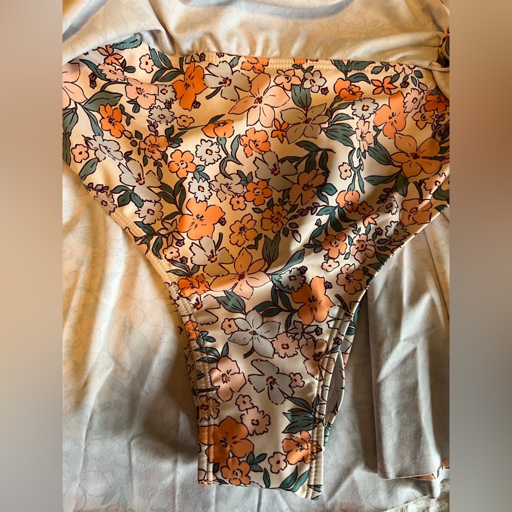 Cupshe NWT Apricot Ditsy Floral Scoop Neckline Ruching Swimdress Size M - Picture 10 of 16